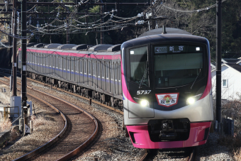 京王ライナー、うるう日記念の限定トレーディングカードを限定配布