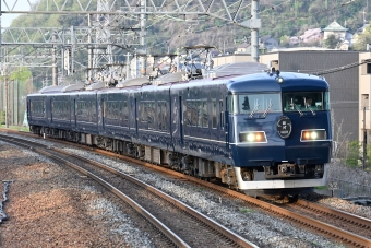 どこに貼ろうか？実車を忠実に再現した「E217系車体前面ロゴマーク