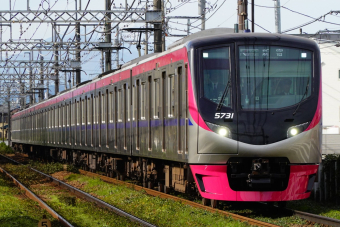 京王ライナー、うるう日記念の限定トレーディングカードを限定配布