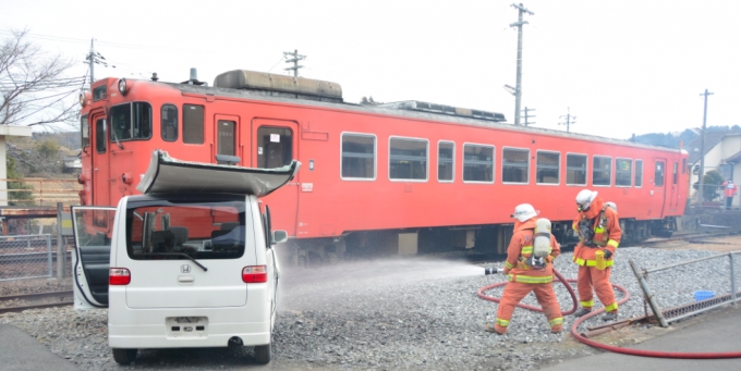 ニュース画像：列車事故対応訓練の様子 - 「JR西日本、津山地区で列車事故対応訓練を実施 警察や消防などと連携確認」