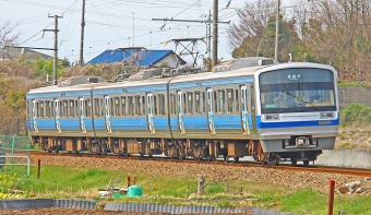 ニュース画像：作品が展示される「7502」編成 - 「伊豆箱根鉄道、高校生が描いた修善寺をテーマとした作品128点を電車内に展示」