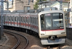 ニュース画像：東急東横線で運行される5050系 - 「東急、12か月定期券の名称は「東急線いちねん定期」 分割キャンペーンも開催」