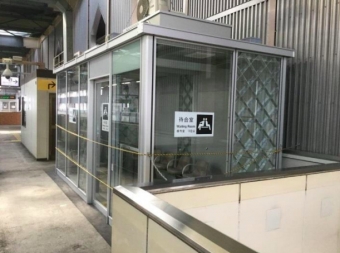ニュース画像：待合室の外観 - 「水沢江刺駅、新幹線ホーム待合室の設置工事が完了 3月21日から使用開始」