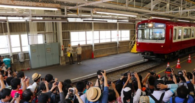画像：正面方向幕実演の様子 - 「京急、2018年の「ファミリー鉄道フェスタ」は5月20日に開催へ」