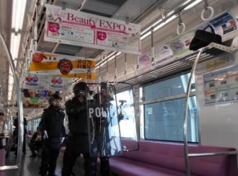 画像：訓練の様子 - 「大阪モノレール、テロ対策訓練を実施 大阪府警察と合同」