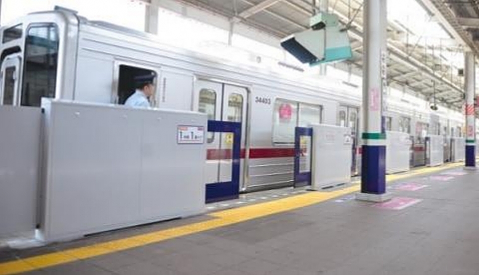 ニュース画像：東武鉄道のホームドア 写真は和光市駅 - 「東武のホームドア設置計画、2018年度は北千住、新越谷、北越谷駅で着手」