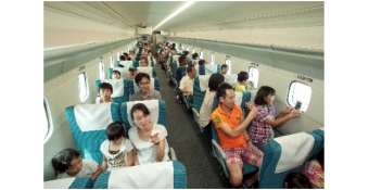 画像：体験乗車の車内 - 「JR東海、 7月と8月のリニア体験乗車の参加者募集 6月19日まで」