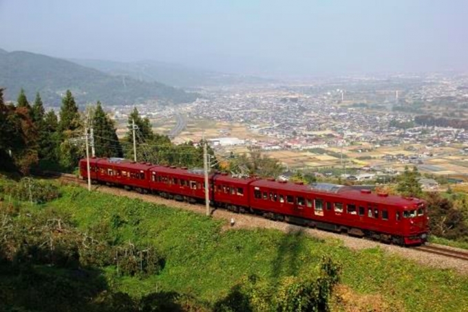 画像：「ろくもん」 - 「しなの鉄道、「ろくもん」で上田・塩尻ワインバレー号を運行へ 7月と8月」