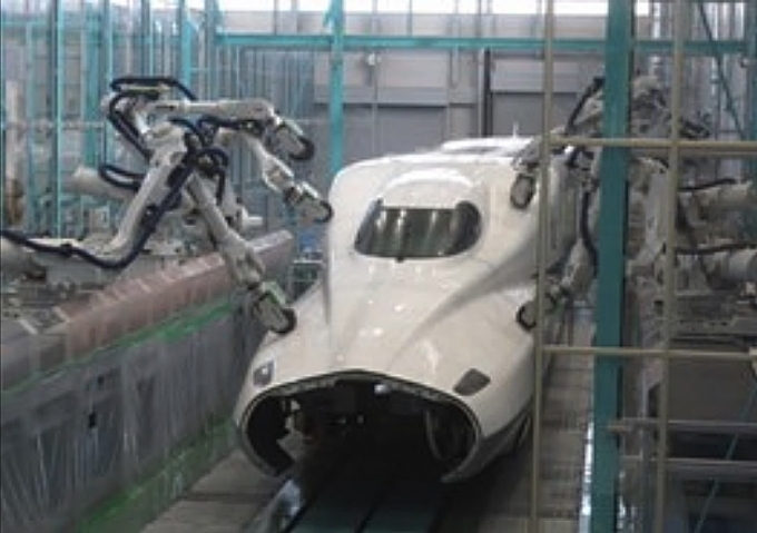 画像：浜松工場の先頭車研ぎロボット - 「JR東海の浜松工場「新幹線なるほど発見デー」、9月16日に開催」