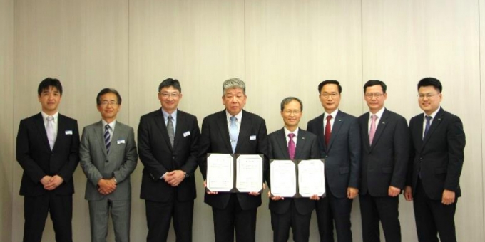 画像：締結式の様子 - 「京成電鉄と韓国・空港鉄道、相互連携に関する合意書を改定」