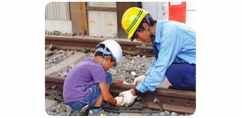画像：大物実習所での体験イメージ - 「阪神電鉄、小学生を対象に線路の点検体験ができる催しを開催 8月24日」