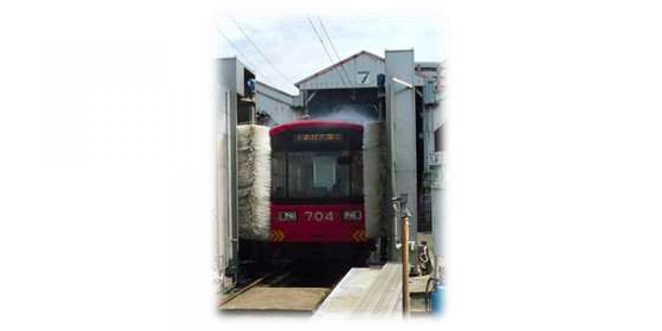 ニュース画像：洗車体験イメージ - 「阪堺電軌、夏休みに親子でちんちん電車運転士の体験企画」