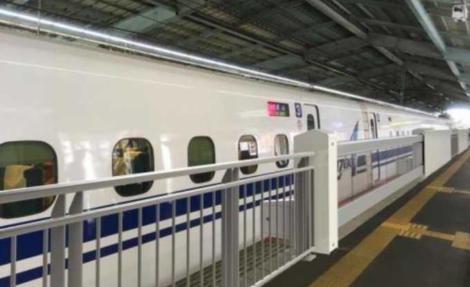 ニュース画像：設置イメージ - 「山陽新幹線、新神戸駅2番線の可動式ホーム柵を大開口タイプに切り替え」