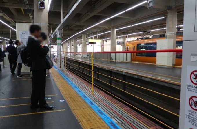 画像：現在の試験中箇所の様子 - 「近鉄、大阪阿部野橋駅の昇降ロープ式ホームドアの本格的な設置工事に着手」