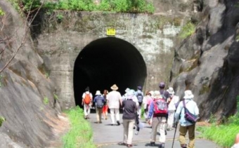 ニュース画像：内金トンネル - 「豊橋鉄道、旧・田口線の廃線跡を巡るバスツアーを12月まで継続開催へ」