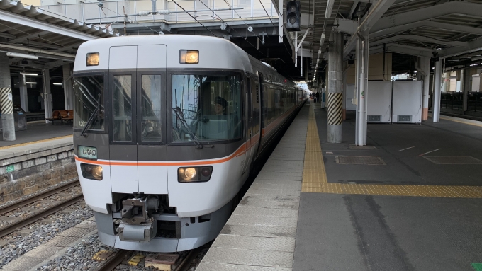 鉄道乗車記録の写真:乗車した列車(外観)(1)          「特急しなのに乗車
名古屋に向かった」