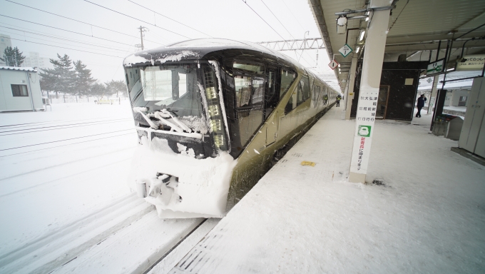 鉄道乗車記録の写真:乗車した列車(外観)(1)          「雪の四季島　青森駅１番線」