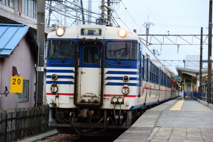 鉄道乗車記録の写真:乗車した列車(外観)(1)        「822Dキハ4両編成」