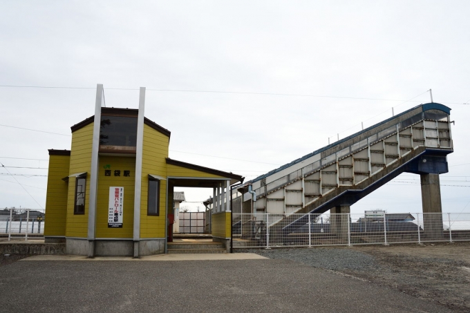 鉄道乗車記録の写真:駅舎・駅施設、様子(1)        「東側から」