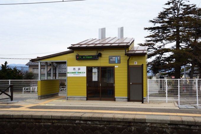 鉄道乗車記録の写真:駅舎・駅施設、様子(2)        「線路側からの駅舎」