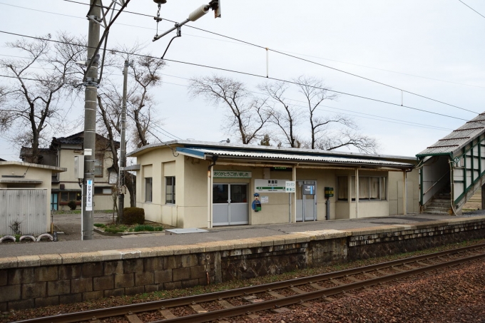 鉄道乗車記録の写真:駅舎・駅施設、様子(2)        「ホーム側から東酒田駅
」