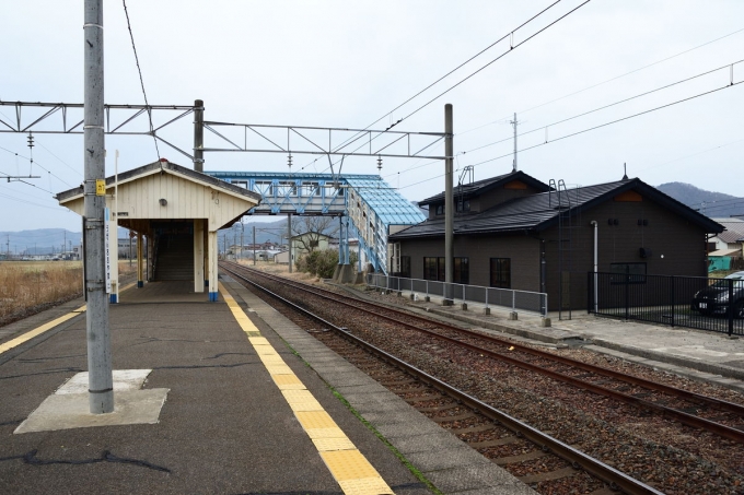 鉄道乗車記録の写真:駅舎・駅施設、様子(1)        「ホーム側からの羽前大山駅」