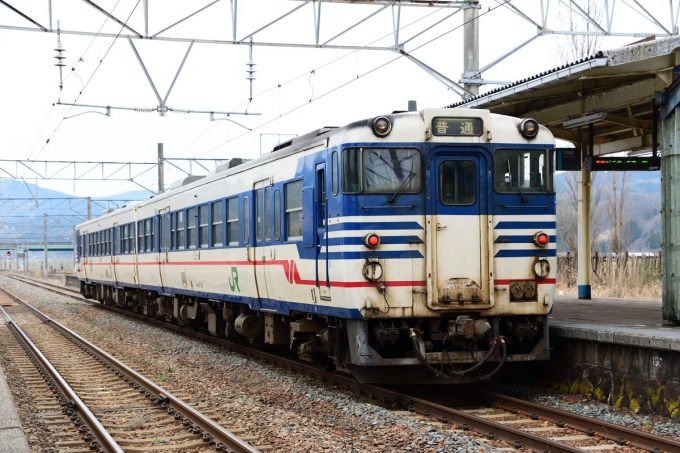 鉄道乗車記録の写真:乗車した列車(外観)(1)          「水沢駅で830D
ちなみに中線で10分ぐらい停車するスジだった」