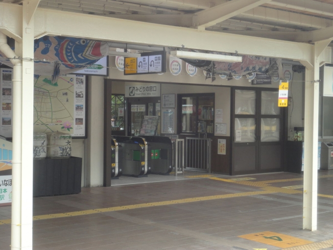 鉄道乗車記録の写真:駅舎・駅施設、様子(3)        「向かいホームから村上駅改札」