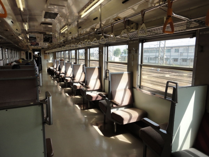 鉄道乗車記録の写真:車内設備、様子(2)     「824Dのシート
片側シングル座席の車両には、あまり乗った事が無いイメージ。」