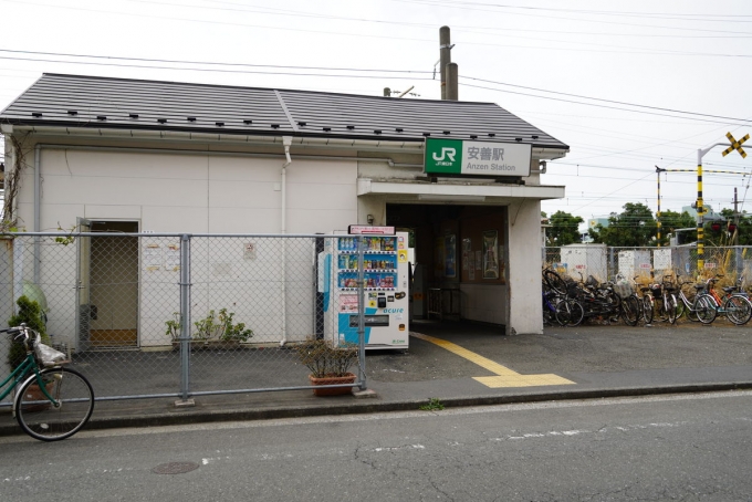 鉄道乗車記録の写真:駅舎・駅施設、様子(1)        「駅前から安善駅」