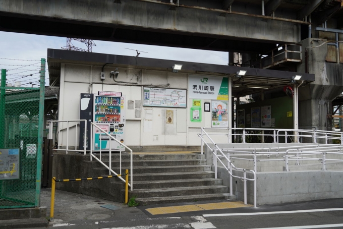 鉄道乗車記録の写真:駅舎・駅施設、様子(1)     「南武支線側の浜川崎駅」