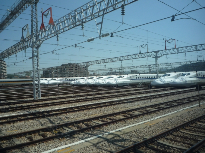 鉄道乗車記録の写真:駅舎・駅施設、様子(1)        「博多南駅の目の前に位置する、博多総合車両所。」