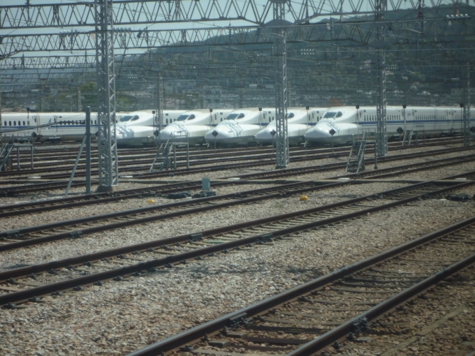 鉄道乗車記録の写真:車窓・風景(2)        「博多南駅発車直後。車窓から車両基地を眺める。」