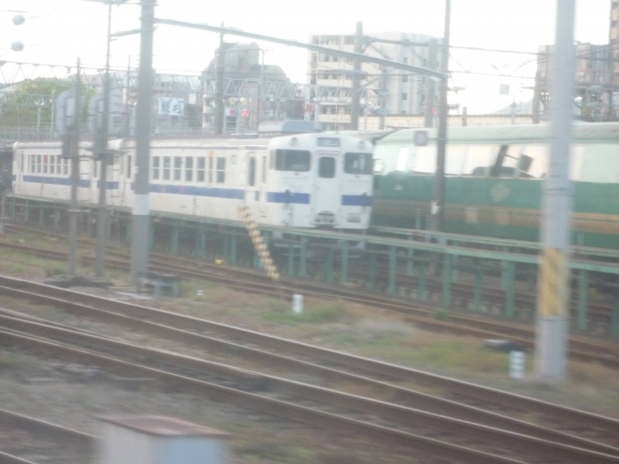 鉄道乗車記録の写真:車窓・風景(4)        「なぜキハ40がいる...」