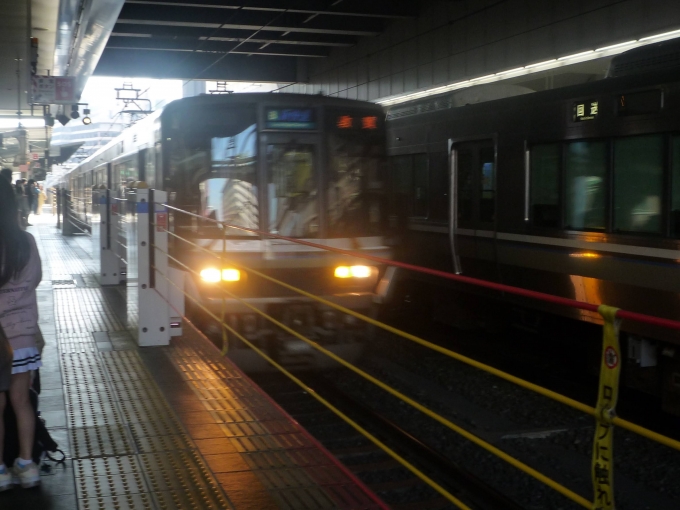 鉄道乗車記録の写真:乗車した列車(外観)(4)     「ここから新大阪まで1駅だけ新快速に。」