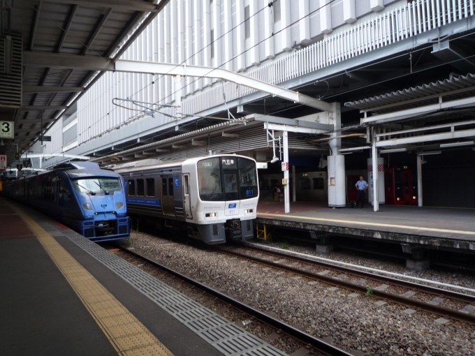 鉄道乗車記録の写真:列車・車両の様子(未乗車)(5)        「青い車両同士。」