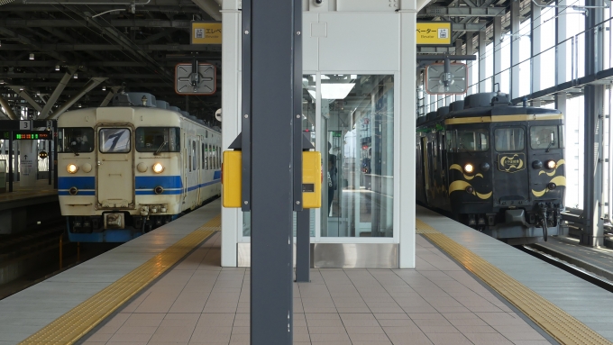鉄道乗車記録の写真:乗車した列車(外観)(1)          「貴重な413系同士の並び。現在は見れないと思われる。」