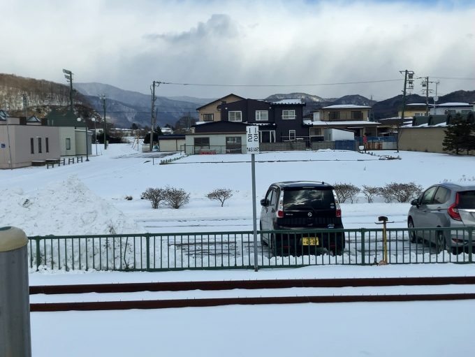 鉄道乗車記録の写真:車窓・風景(3)        「旧様似駅ホーム。
苫小牧から続いていた様似駅。駅舎横から146k500の2号標を確認。」