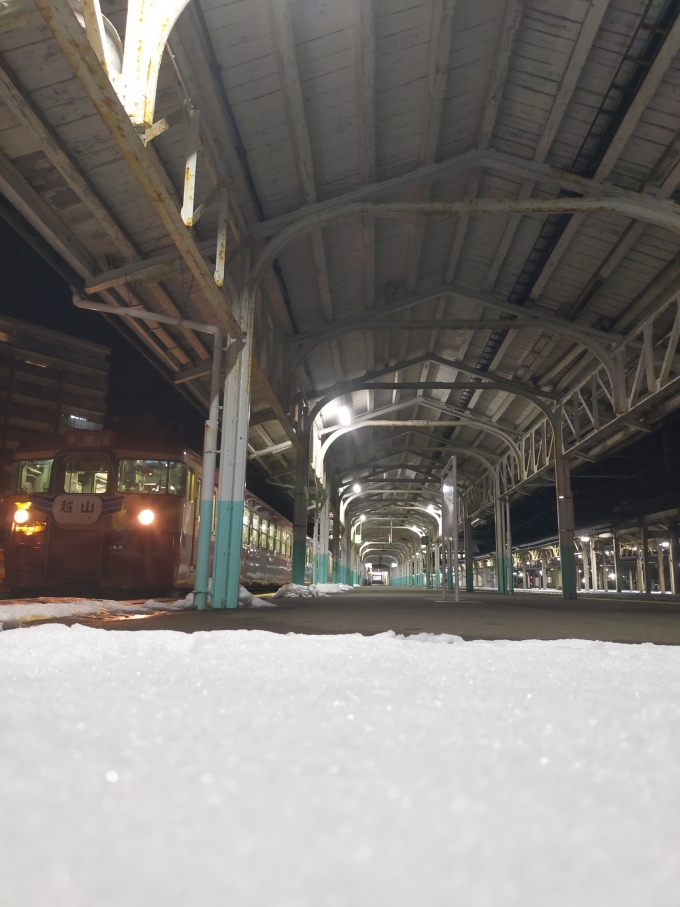 鉄道乗車記録の写真:乗車した列車(外観)(1)     「雪が積もったこともあり、綺麗な写真も撮れた」
