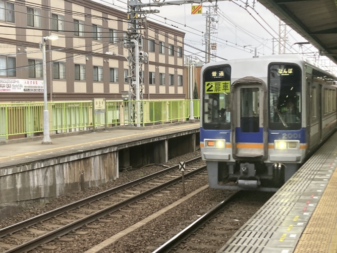 鉄道乗車記録の写真:列車・車両の様子(未乗車)(1)        「普通なんば行き
浜寺公園まで先に着く」