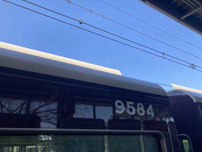 鉄道乗車記録の写真:車両銘板(3)        「9584
窓の上にも表記」