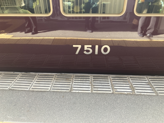 鉄道乗車記録の写真:車両銘板(1)        「7510
前は6016」