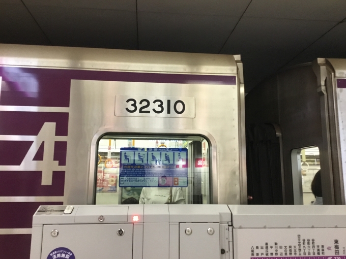 鉄道乗車記録の写真:車両銘板(1)        「車両番号や4号車が明記されている」