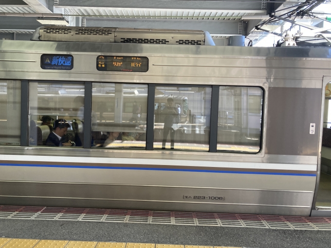 鉄道乗車記録の写真:乗車した列車(外観)(2)        「新快速姫路の隣に横線」