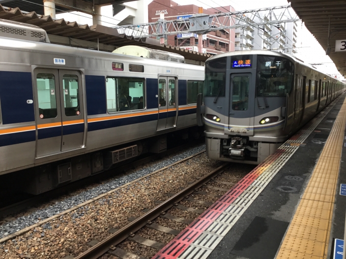鉄道乗車記録の写真:乗車した列車(外観)(2)        「普通松井山手行きD23が2番線に止まっていた」