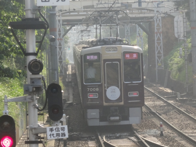 鉄道乗車記録の写真:乗車した列車(外観)(1)        「宝塚歌劇100周年ヘッドマーク
リニューアル車」
