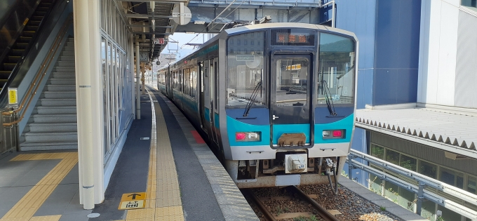 鉄道乗車記録の写真:乗車した列車(外観)(1)     「1番線に停車中の東舞鶴行きワンマン列車です。」