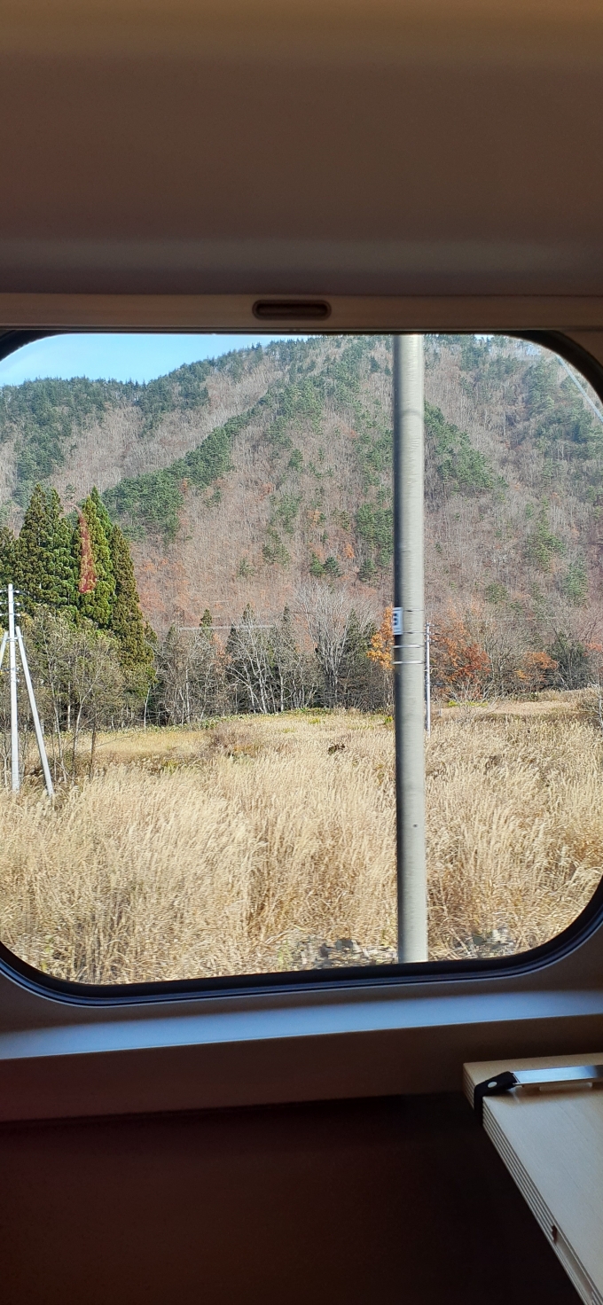 鉄道乗車記録の写真:車窓・風景(9)     「福島駅を出発し、次の停車駅、米沢駅に向けて、山間の区間を走行して行きます。」