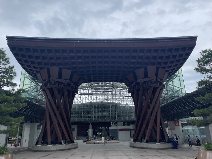 鉄道乗車記録の写真:駅舎・駅施設、様子(2)        「金沢駅 鼓門」