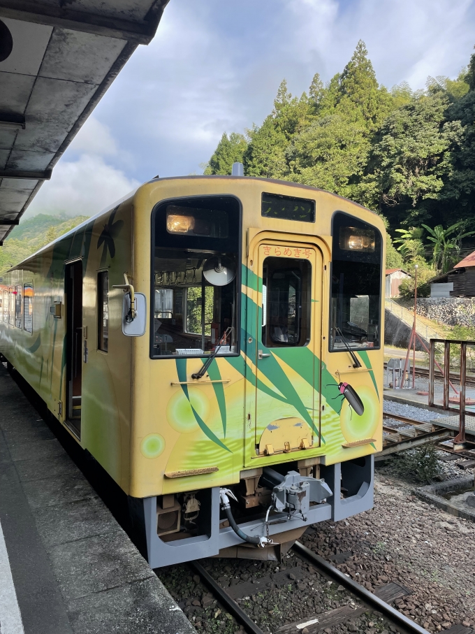鉄道乗車記録の写真:乗車した列車(外観)(1)     「岩国発錦町行

折り返しの帰りもこの車両」